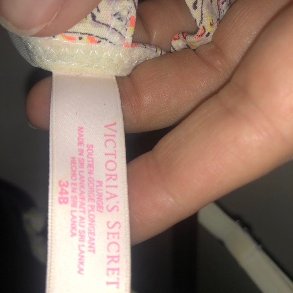 Victoria secret plunge padded bra - Picture 5 of 5